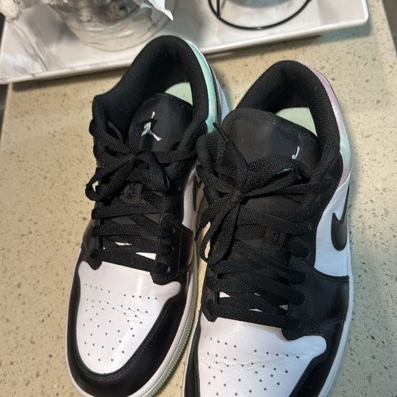 Nike men's Air Jordan shoes - Picture 4 of 7